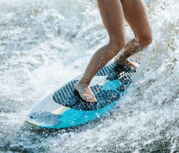 Wakesurfing Foot Position with Feet Shoulder Width Apart and Centered on the Board